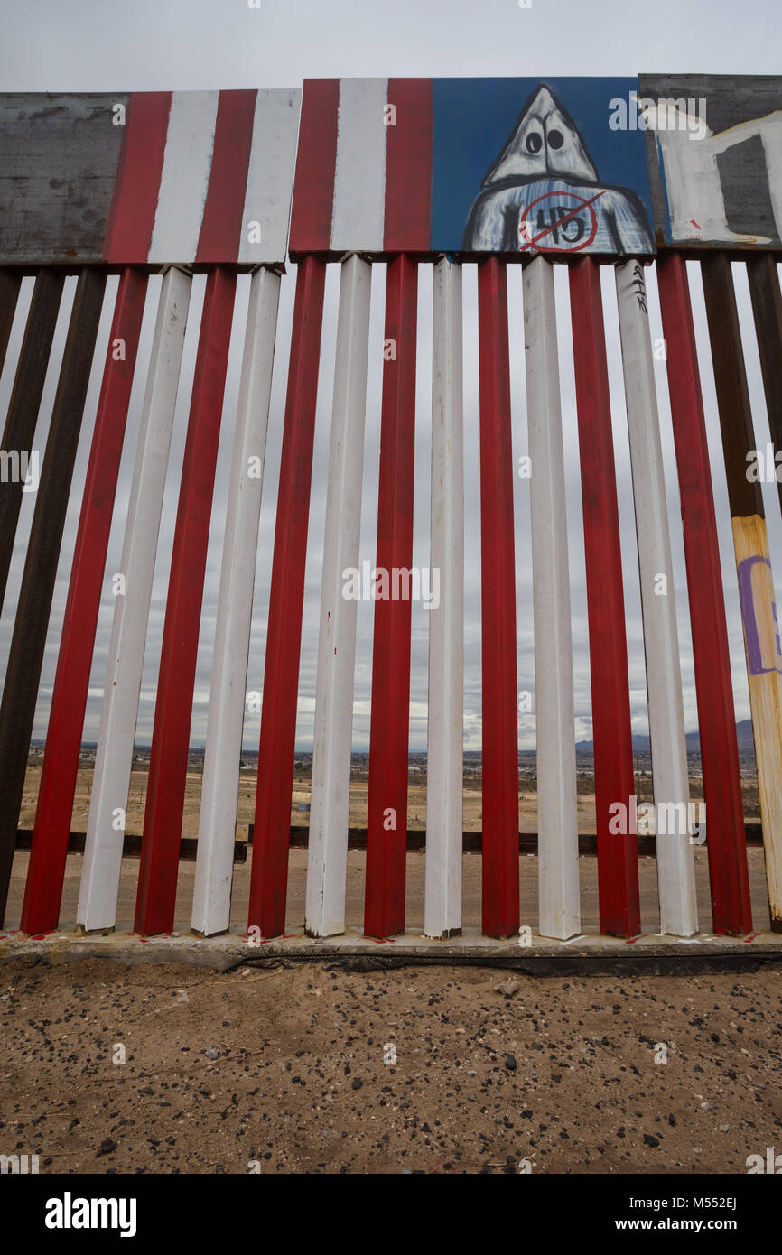 Border wall el paso hires stock photography and images Alamy