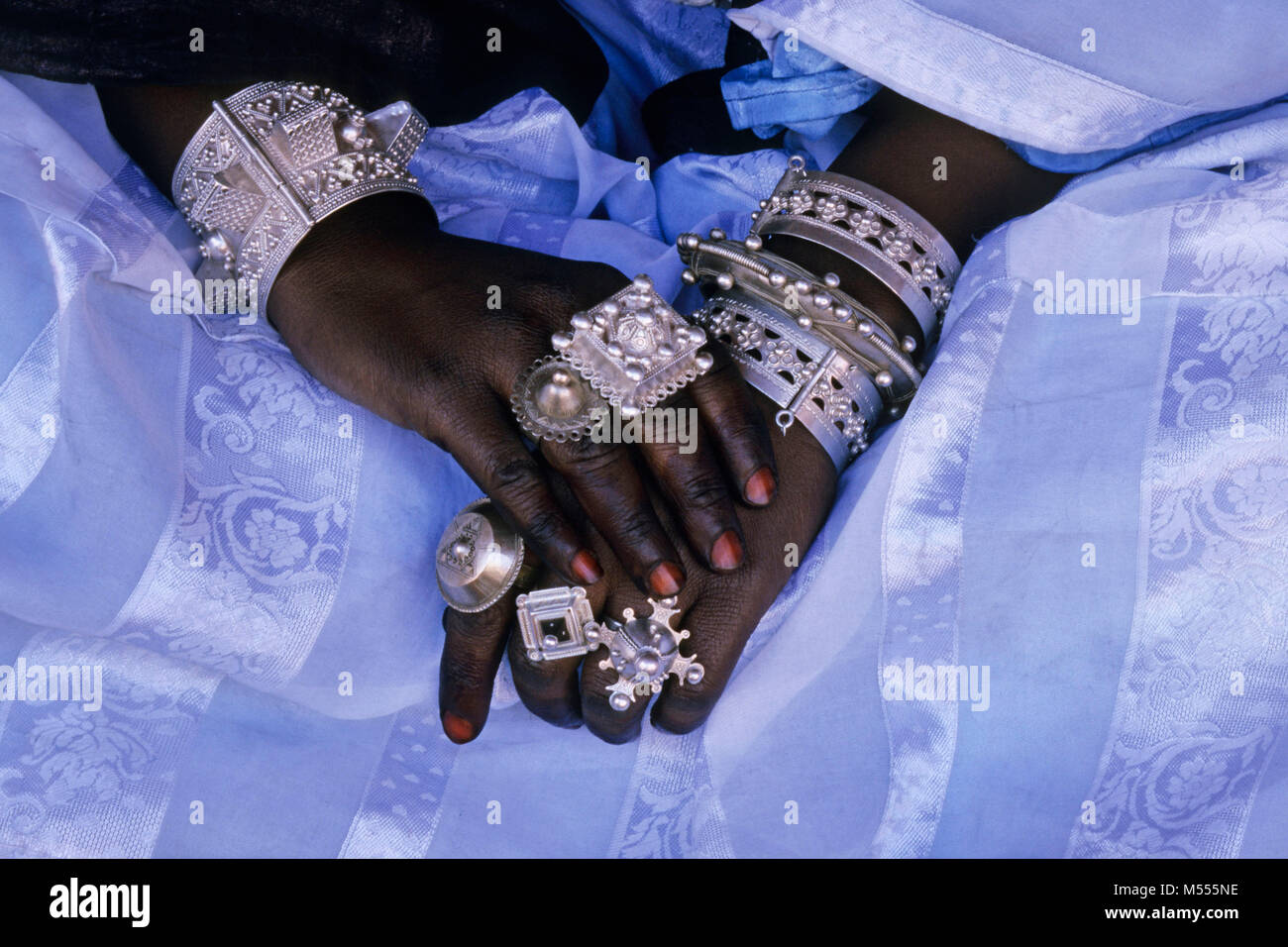Algeria. Near Tamanrasset. Sahara desert. Woman of Tuareg tribe. Close up hand and silver rings. Stock Photo
