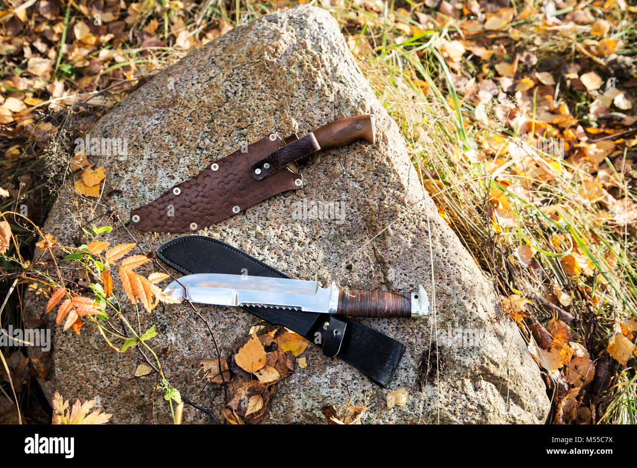 Hunting knife large hi-res stock photography and images - Alamy