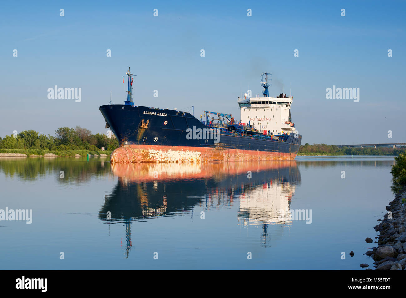 The Algoma Hansa oil/chemical tanker navigating through the Welland