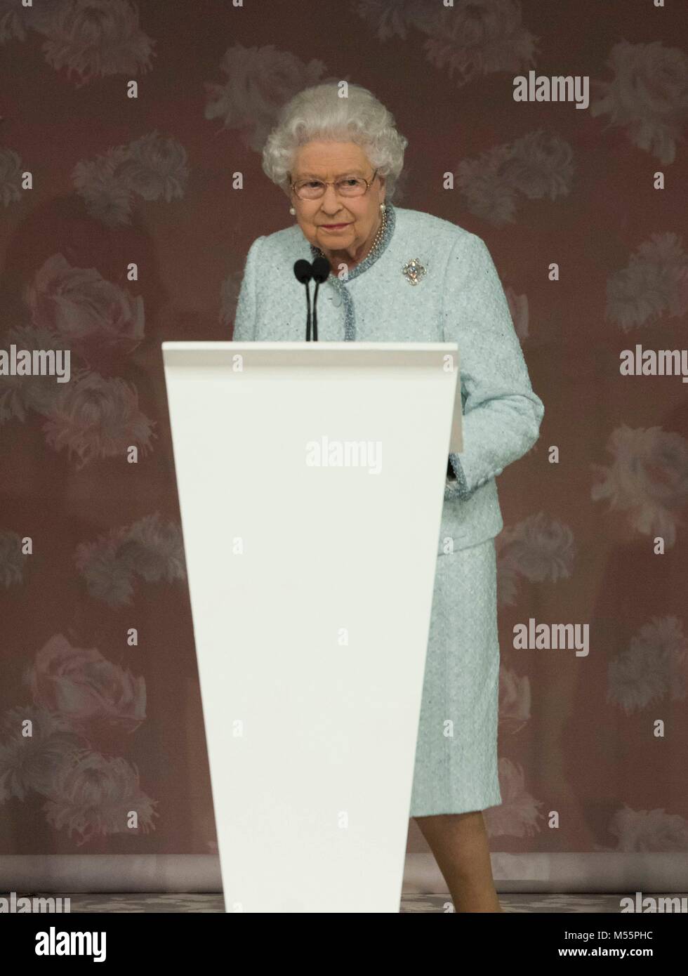 London, UK. 20th February, 2018. Her Majesty The Queen at Richard Quinn Fashion show during London Fashion Week February 2018 - Autumn/Winter 2018. London, UK 20/02/2018 | usage worldwide Credit: dpa picture alliance/Alamy Live News Stock Photo