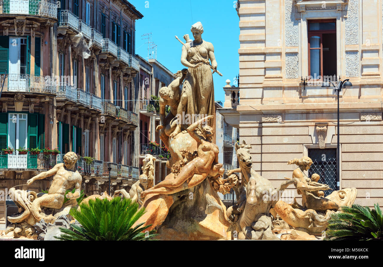 Diana fountain, Syracuse, Sicily, Italy Stock Photo Alamy