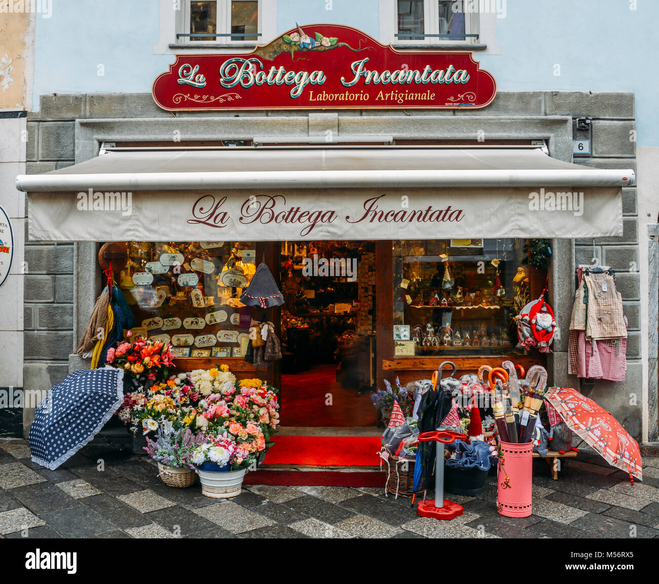 souvenir shop meaning