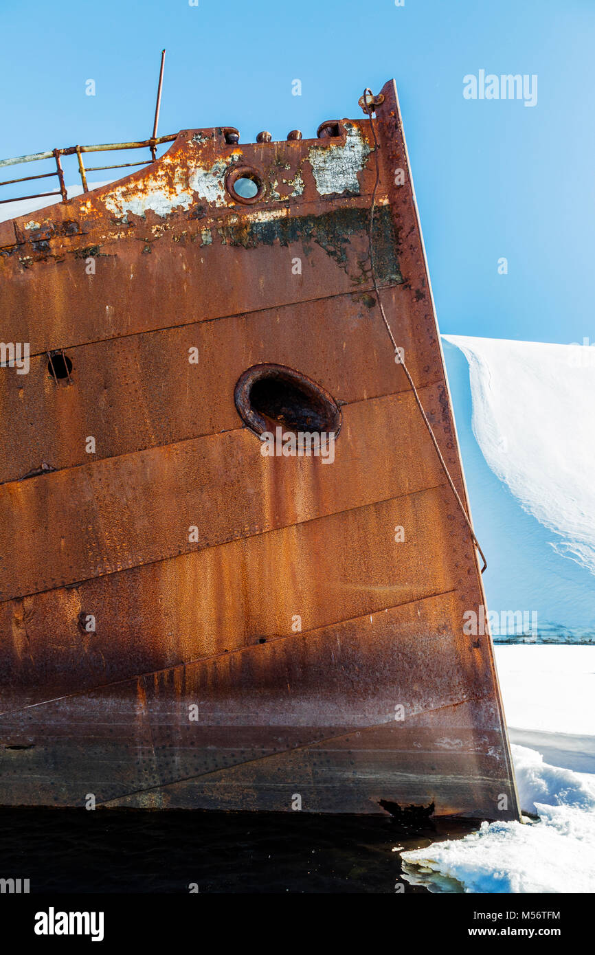 Shipwreck of old whaling boat hi-res stock photography and images - Alamy