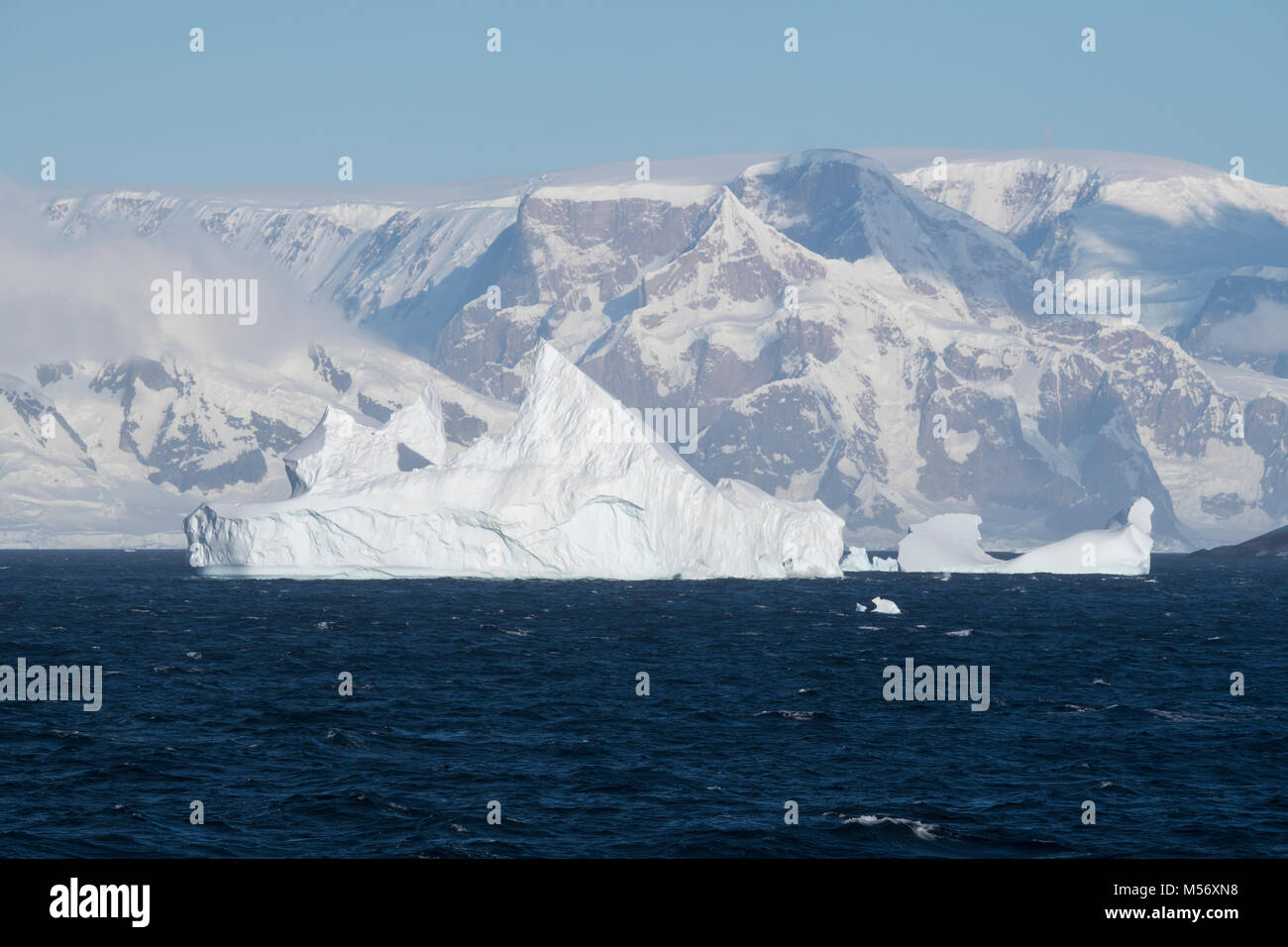Antarctica, Antarctic Peninsula. Countryside view sailing north from the Lemaire Channel. Stock Photo