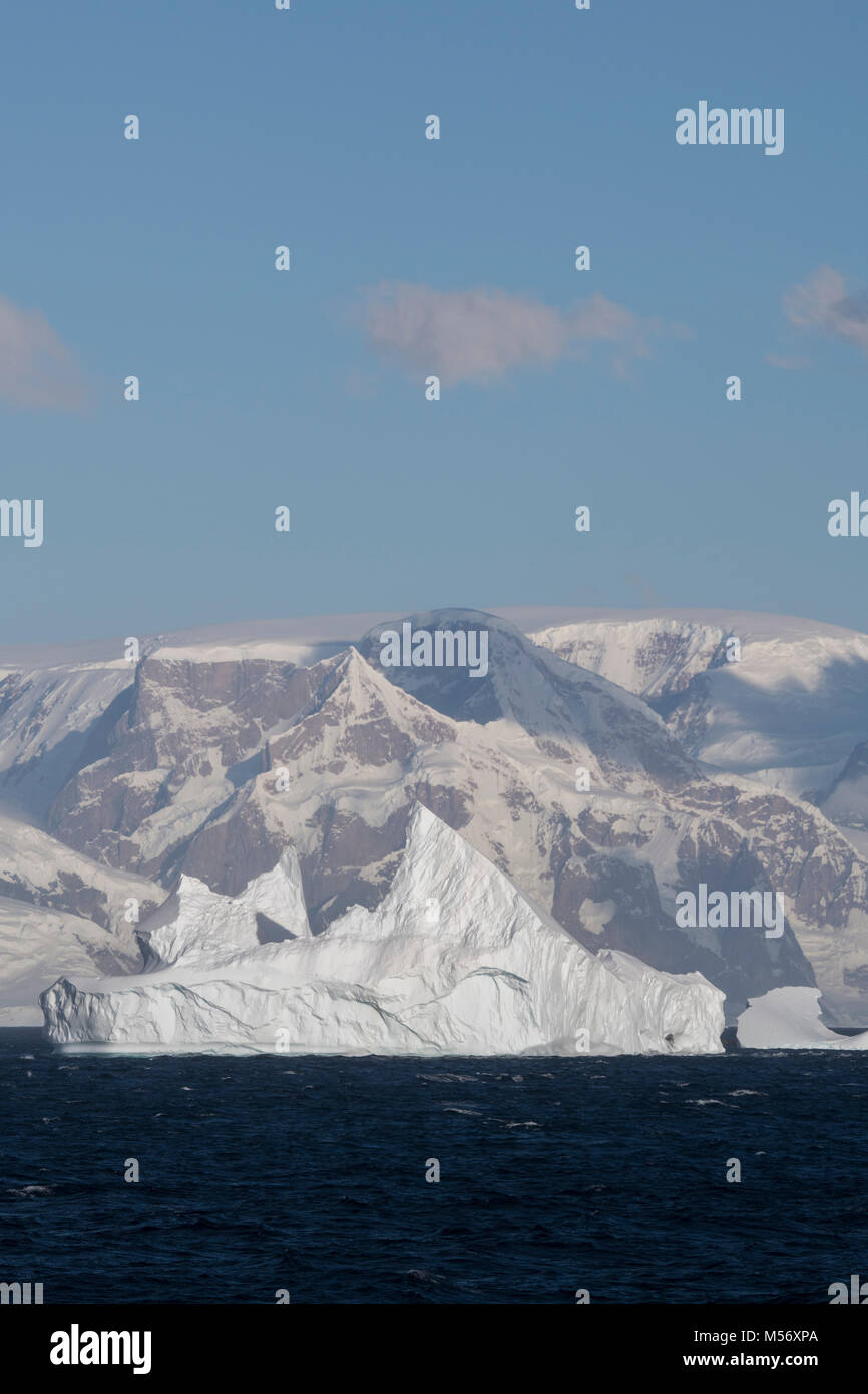 Antarctica, Antarctic Peninsula. Countryside view sailing north from the Lemaire Channel. Stock Photo