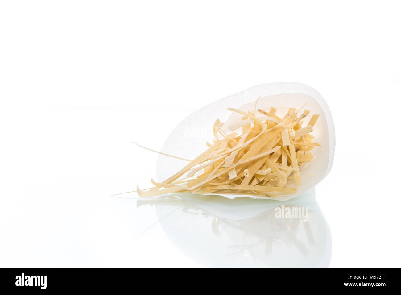Dry egg noodles nest hires stock photography and images Alamy