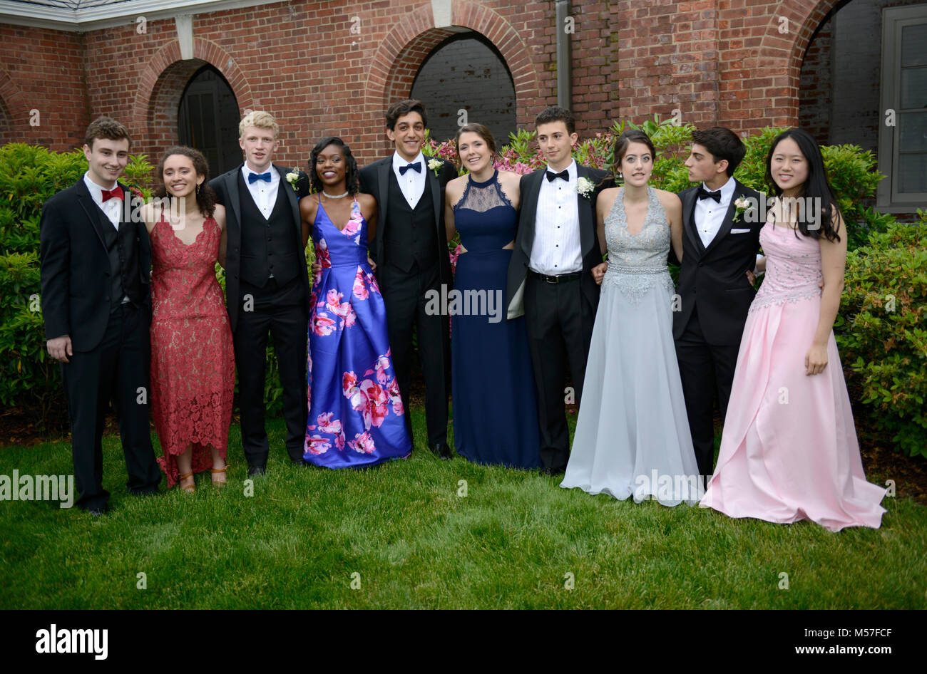 High school juniors pose for pictures before heading off to their prom.. Stock Photo