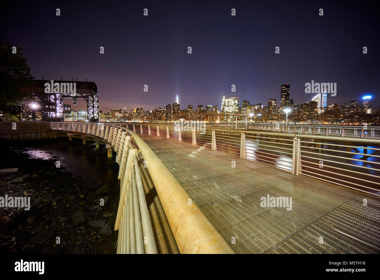 Gantry Plaza and view of Midtown Manhattan at night Stock Photo