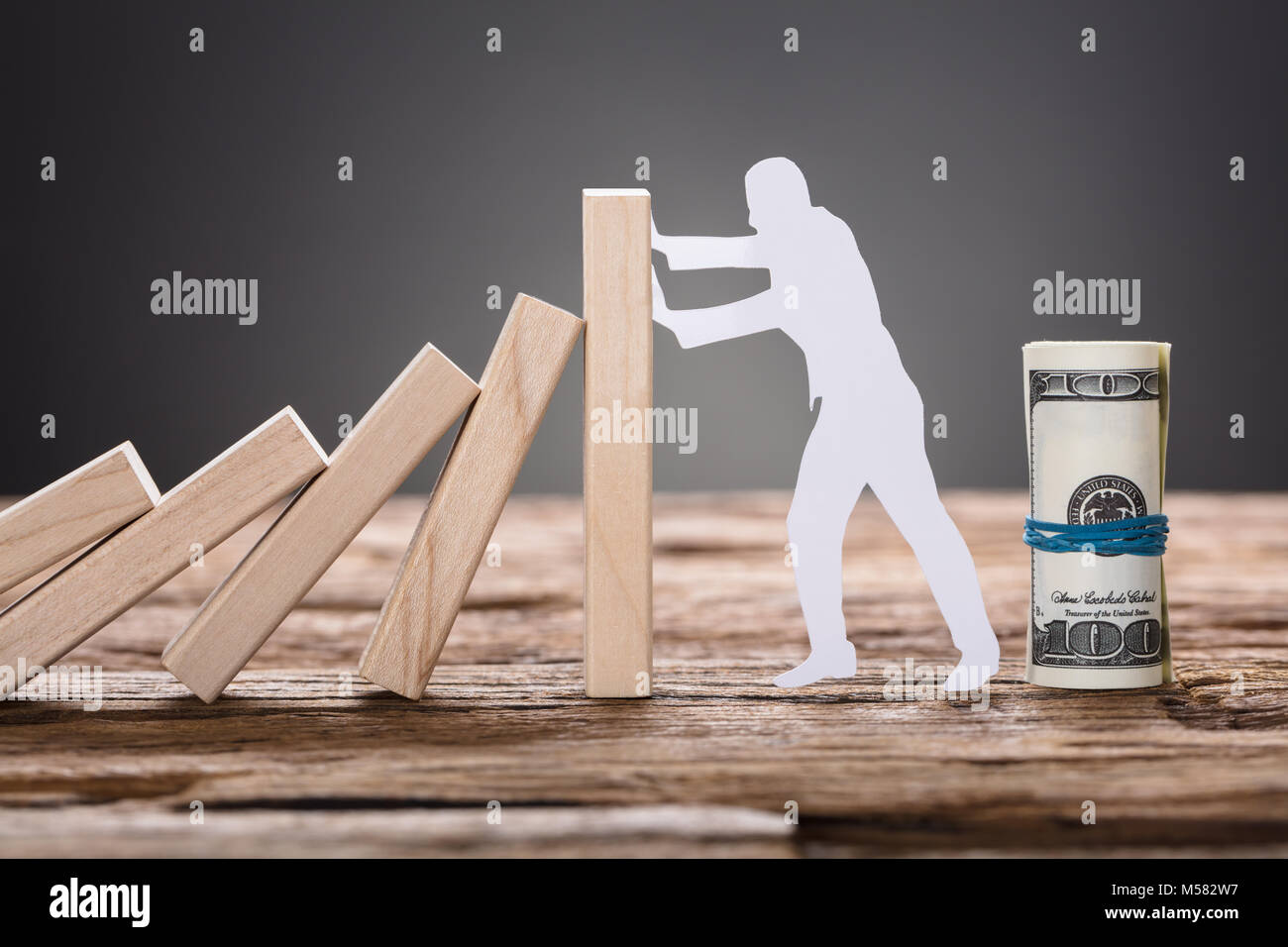 One piece of paper falling hi-res stock photography and images - Alamy