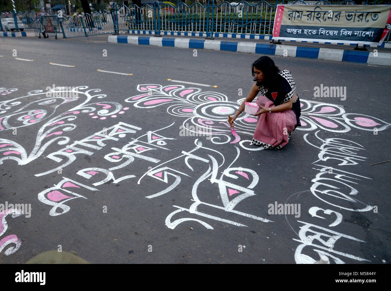 Kolkata, India. 20th Feb, 2018. Activist paints an alpana or ...