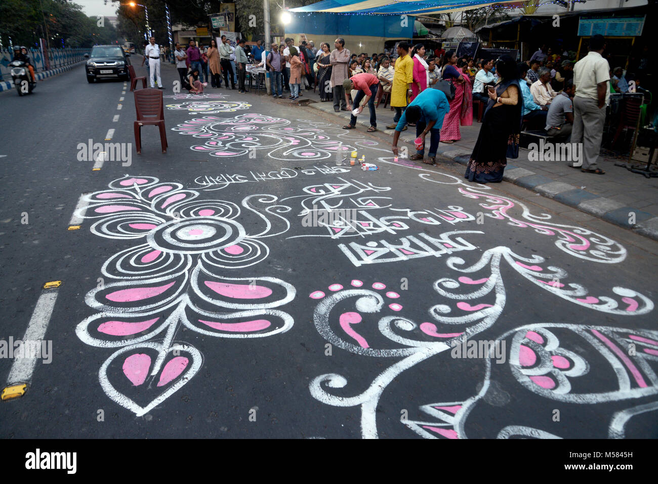 Kolkata, India. 20th Feb, 2018. Activist paints an alpana or ...