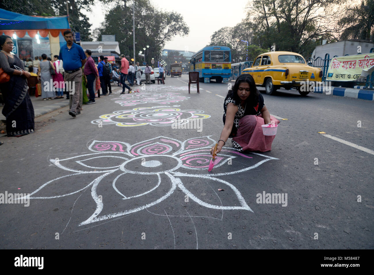 Kolkata, India. 20th Feb, 2018. Activist paints an alpana or ...