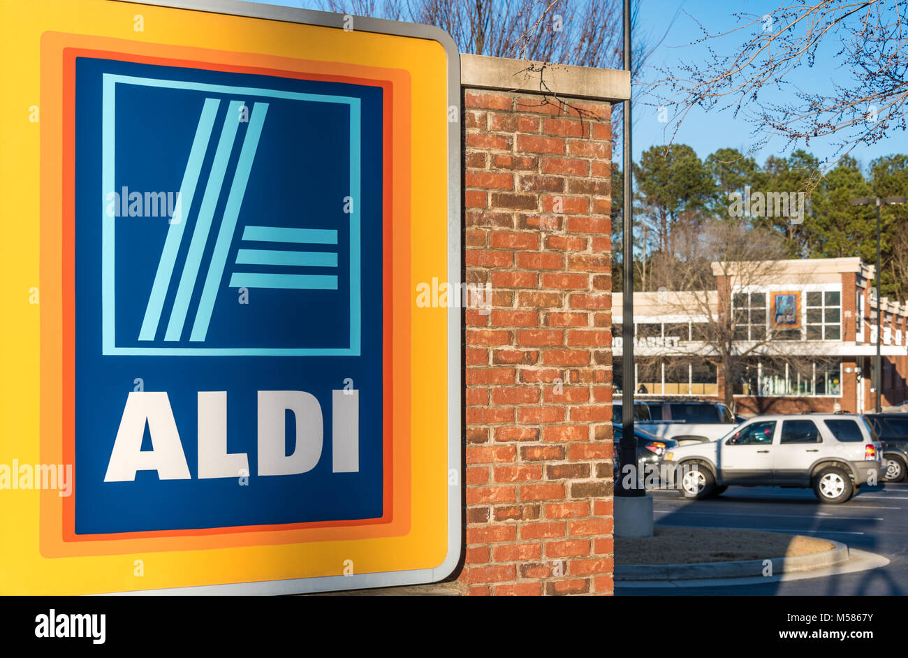 ALDI store in Metro Atlanta, Georgia is part of the international discount supermarket chain based in Germany with over 10,000 stores in 18 countries. Stock Photo