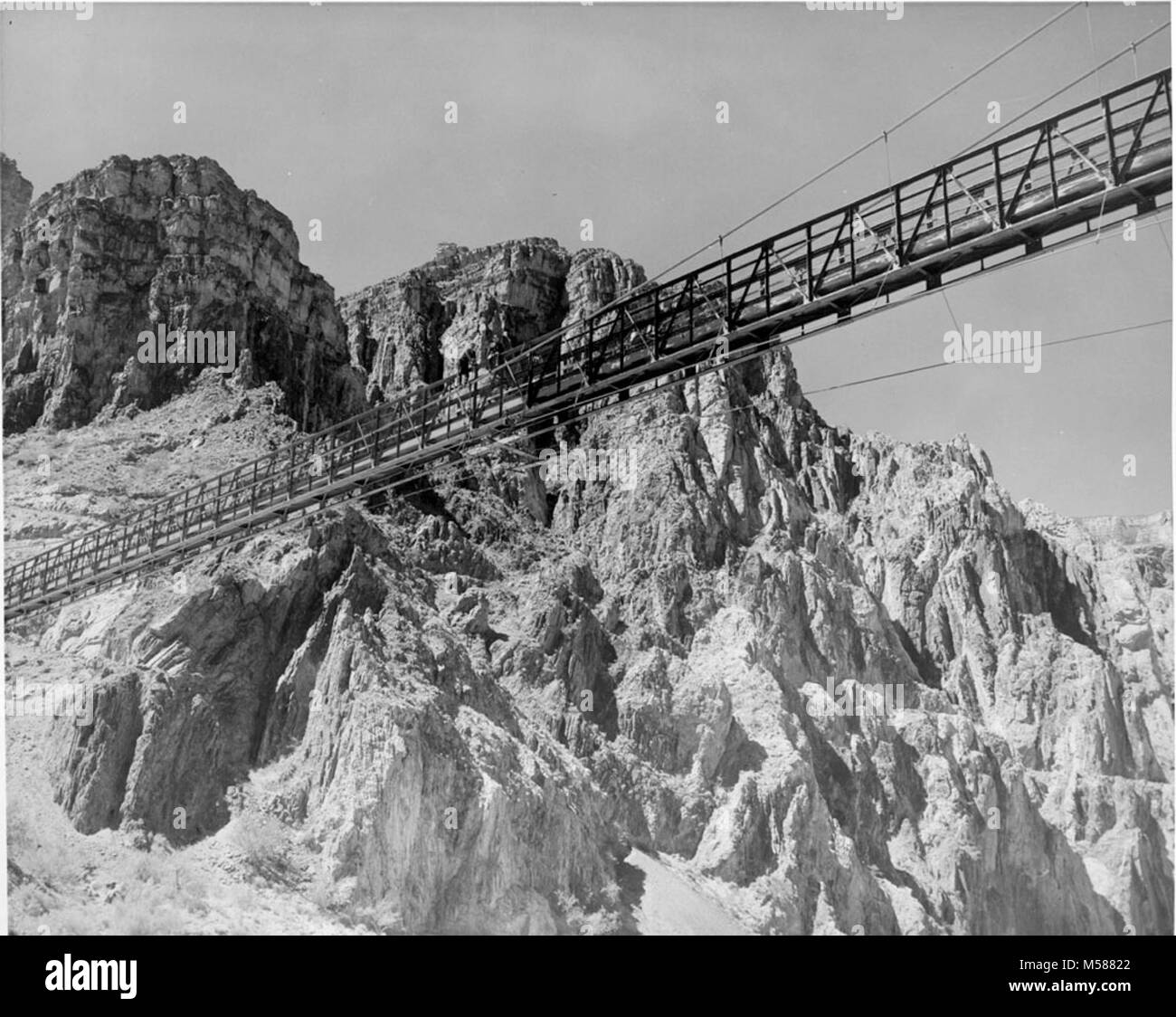 Grand Canyon Historic Kaibab Trail Suspension Bridge. PAINTING CREW AT KAIBAB SUSPENSION BRIDGE - CONTRACT WORK DONE J.A. BRIDGES, PAINTING CONTRACTOR OF PHOENIX, ARIZONA.  WORK BEGAN JUNE 26, FINISHED JULY 1.  .  CIRCA 1952. Stock Photo