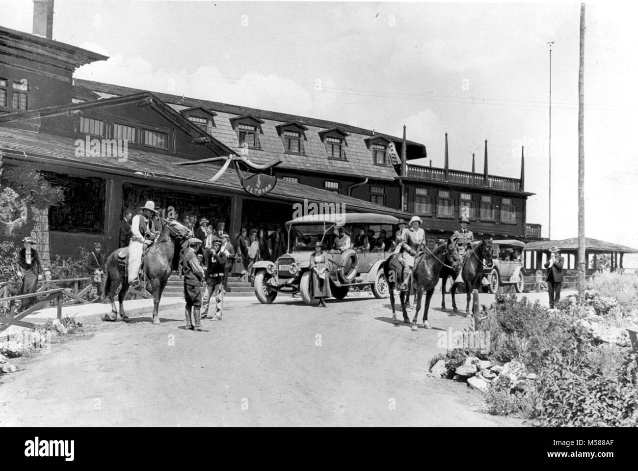B Grand Canyon Historic El Tovar Hotel. VARIETY OF VISITORS &amp; HORSES FRONT ENTRANCE TO EL TOVAR HOTEL. TOURING CARS. CIRCA 1922. FRED HARVEY PHOTO Historic photo from , Stock Photo