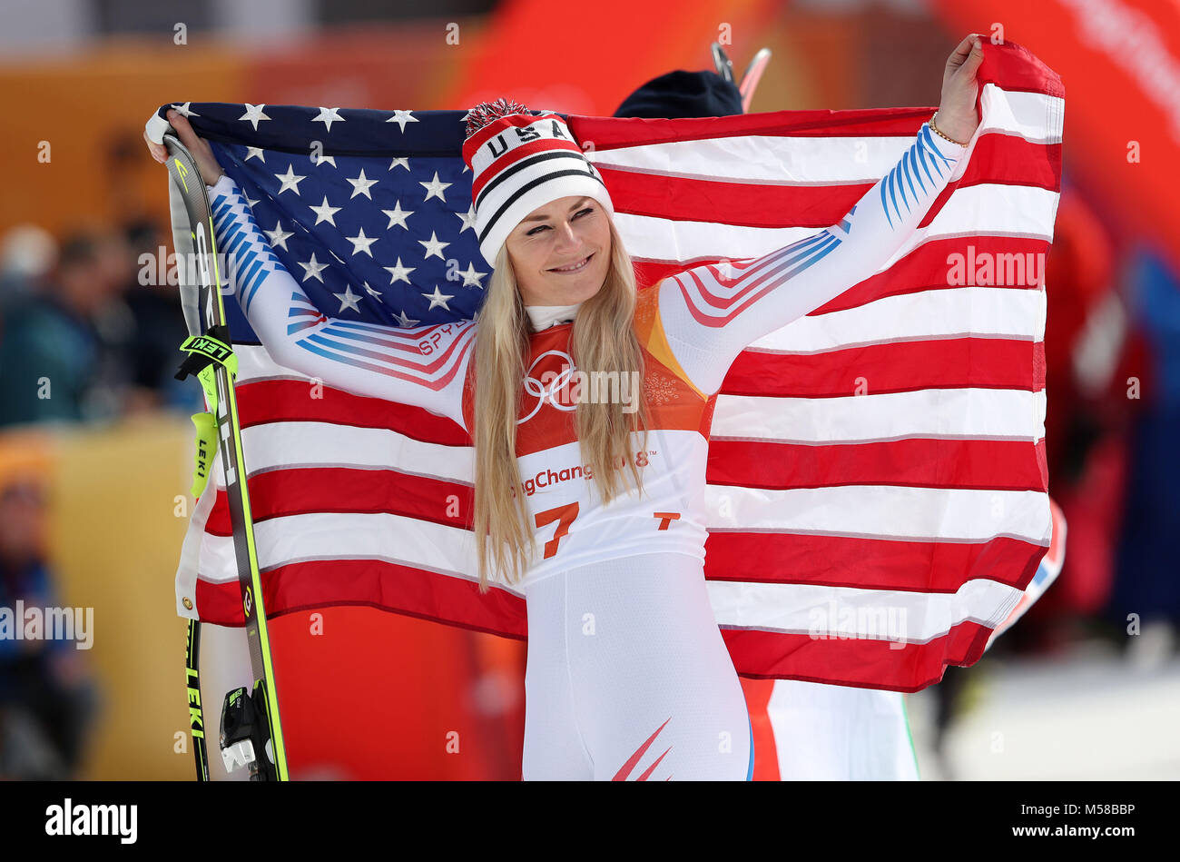 USA's Lindsey Vonn waves the crowd after finishing third in the Womens ...