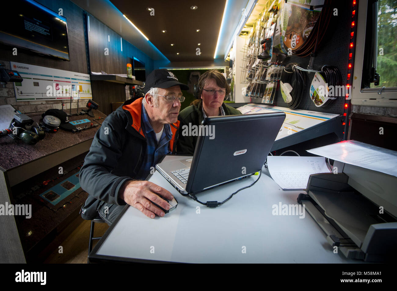Competition of people hi-res stock photography and images - Alamy