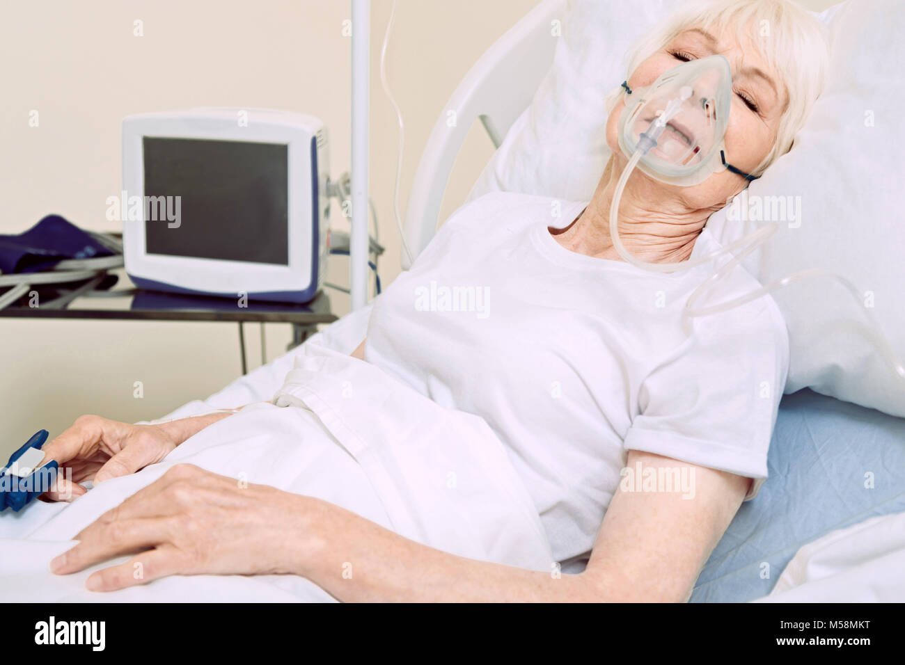 Elderly woman oxygen mask in hi-res stock photography and images - Alamy