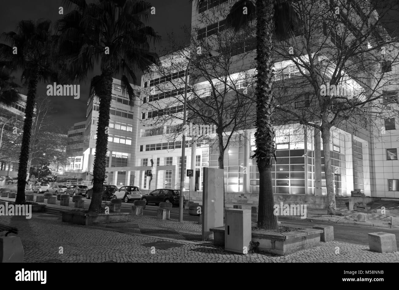 Modern empty office buildings hi-res stock photography and images - Alamy