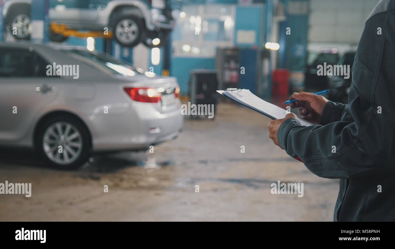 Checkmark worker doing checking car hi-res stock photography and images ...