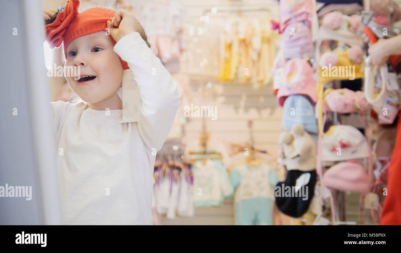 Baby girl in beret hi-res stock photography and images - Alamy