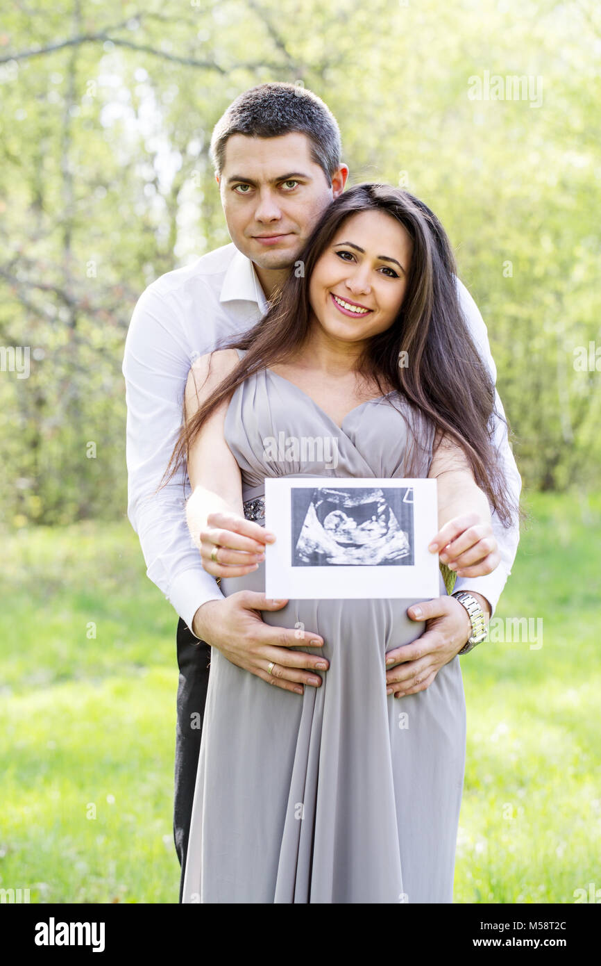 Maternity Couple Pictures