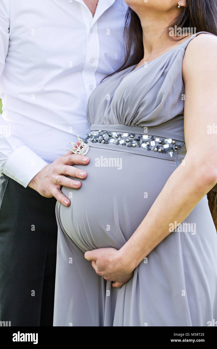 pregnant-couple-close-up-M58T2E.jpg