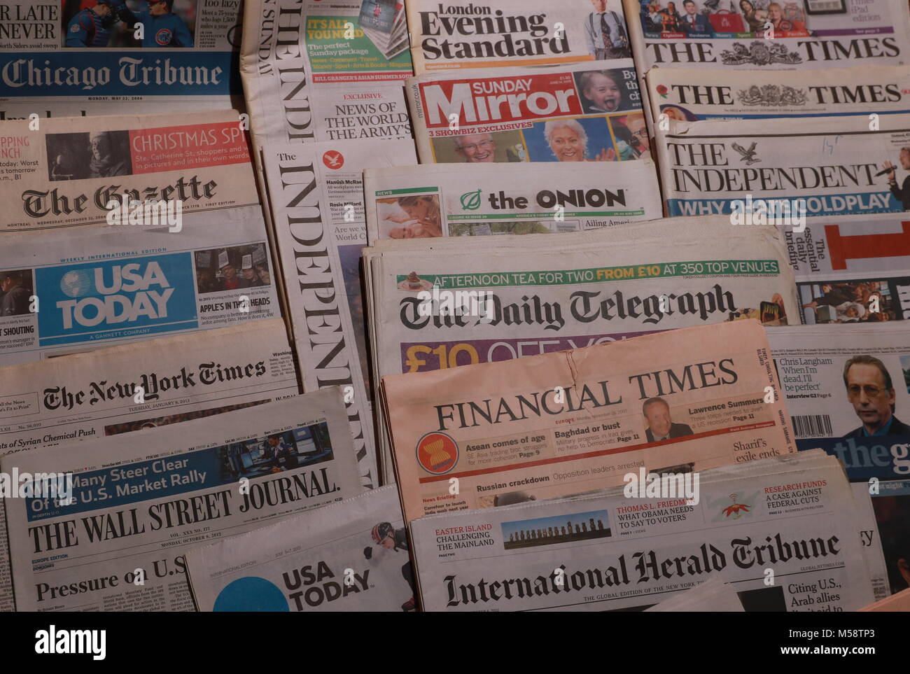 egoisme Globus Regnbue World Newspapers. Collage of paper headlines Stock Photo - Alamy