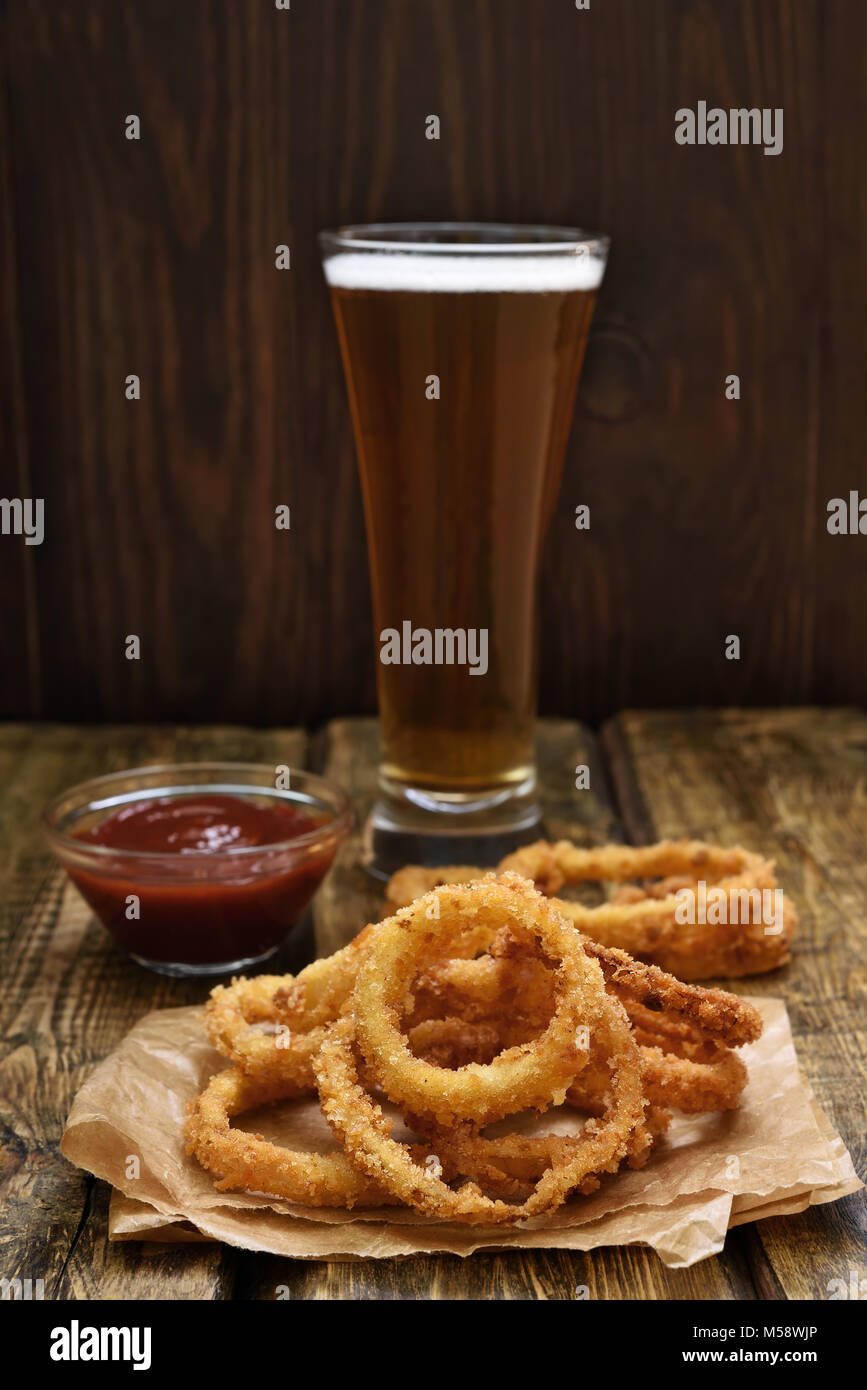 Fried beer batter onion rings hi-res stock photography and images - Alamy