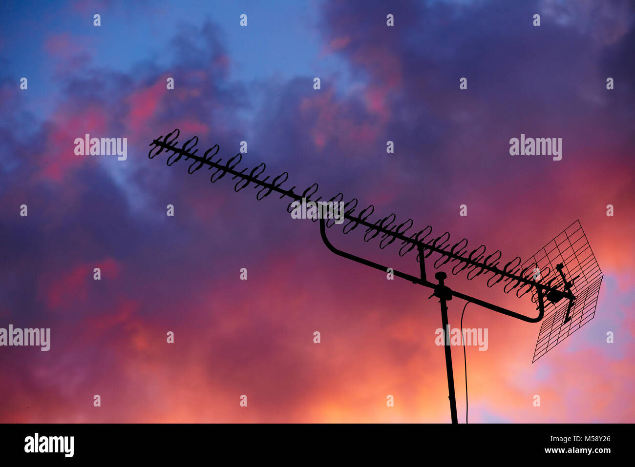 Fernsehantenne im Sonnenuntergang Stock Photo