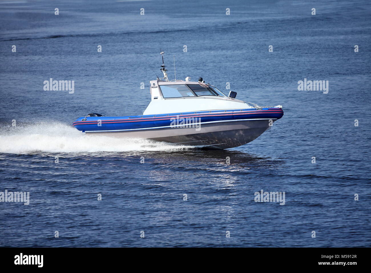 Speedboat cruising in the sea Stock Photo - Alamy