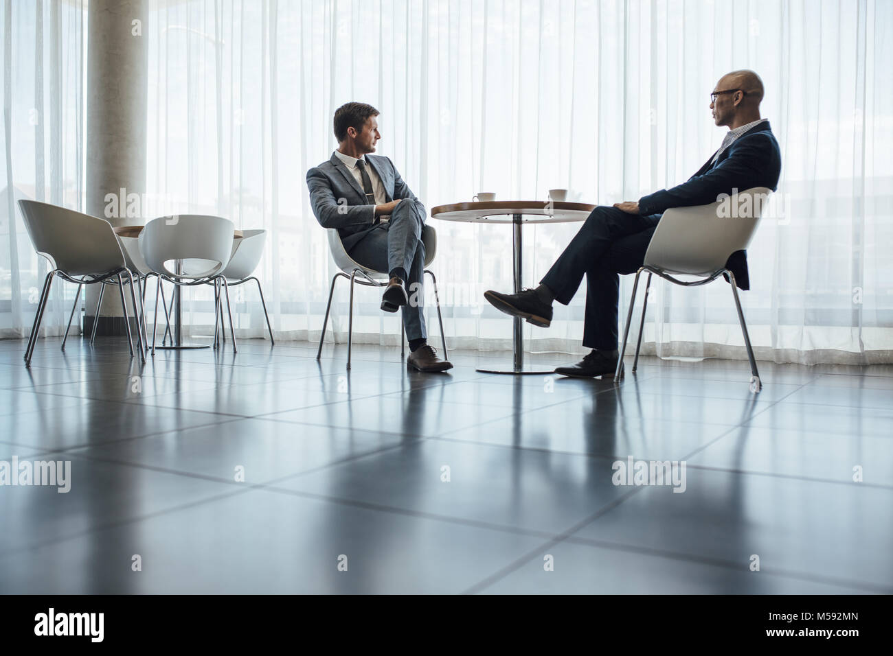 Two people meeting hi-res stock photography and images - Alamy