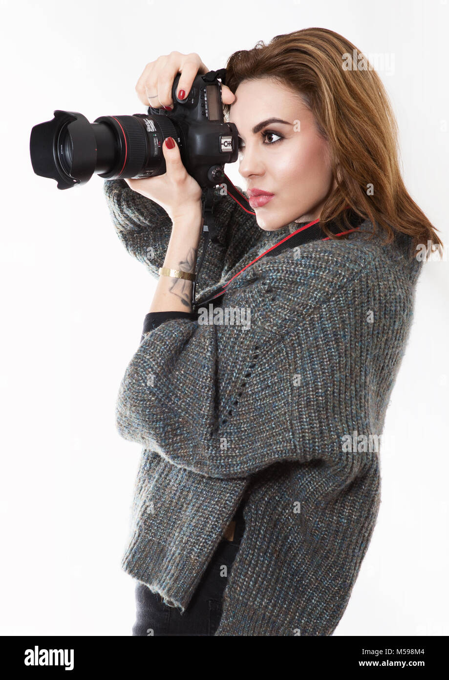 Female photographer with canon dslr camera hires stock photography and images Alamy