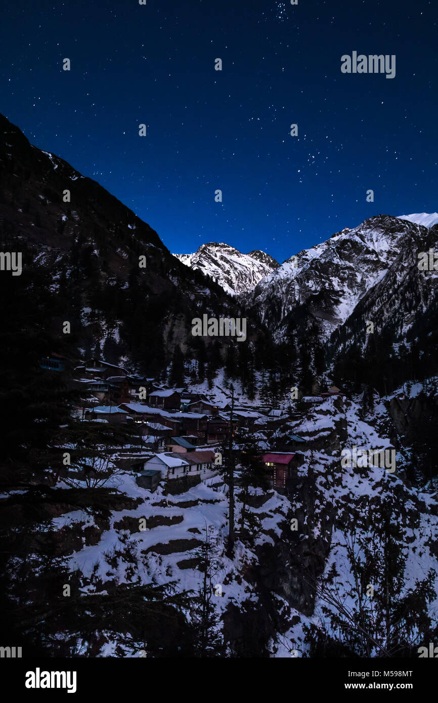 Himalayan mountains under light hi-res stock photography and images - Alamy