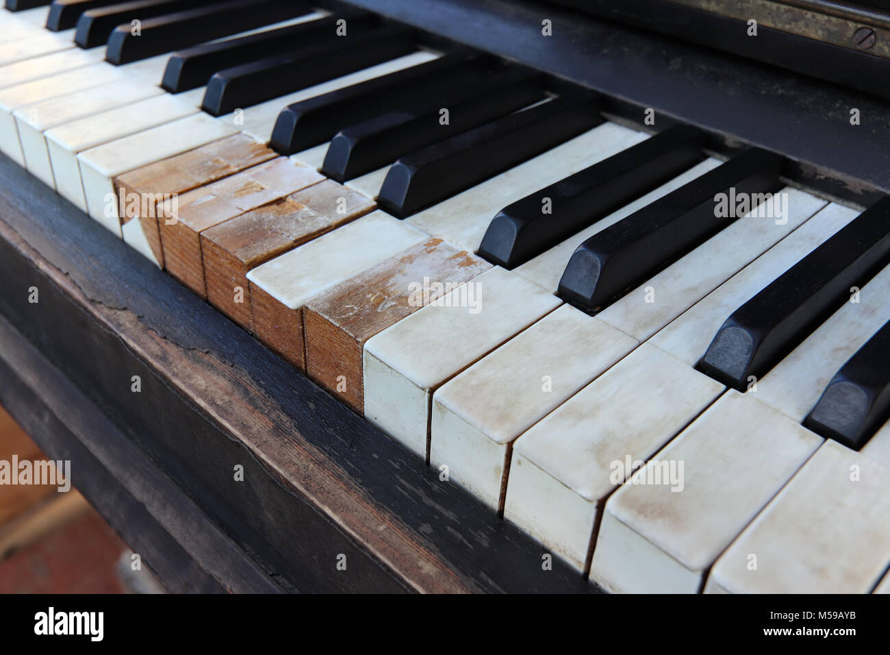 Old damaged piano hires stock photography and images Alamy