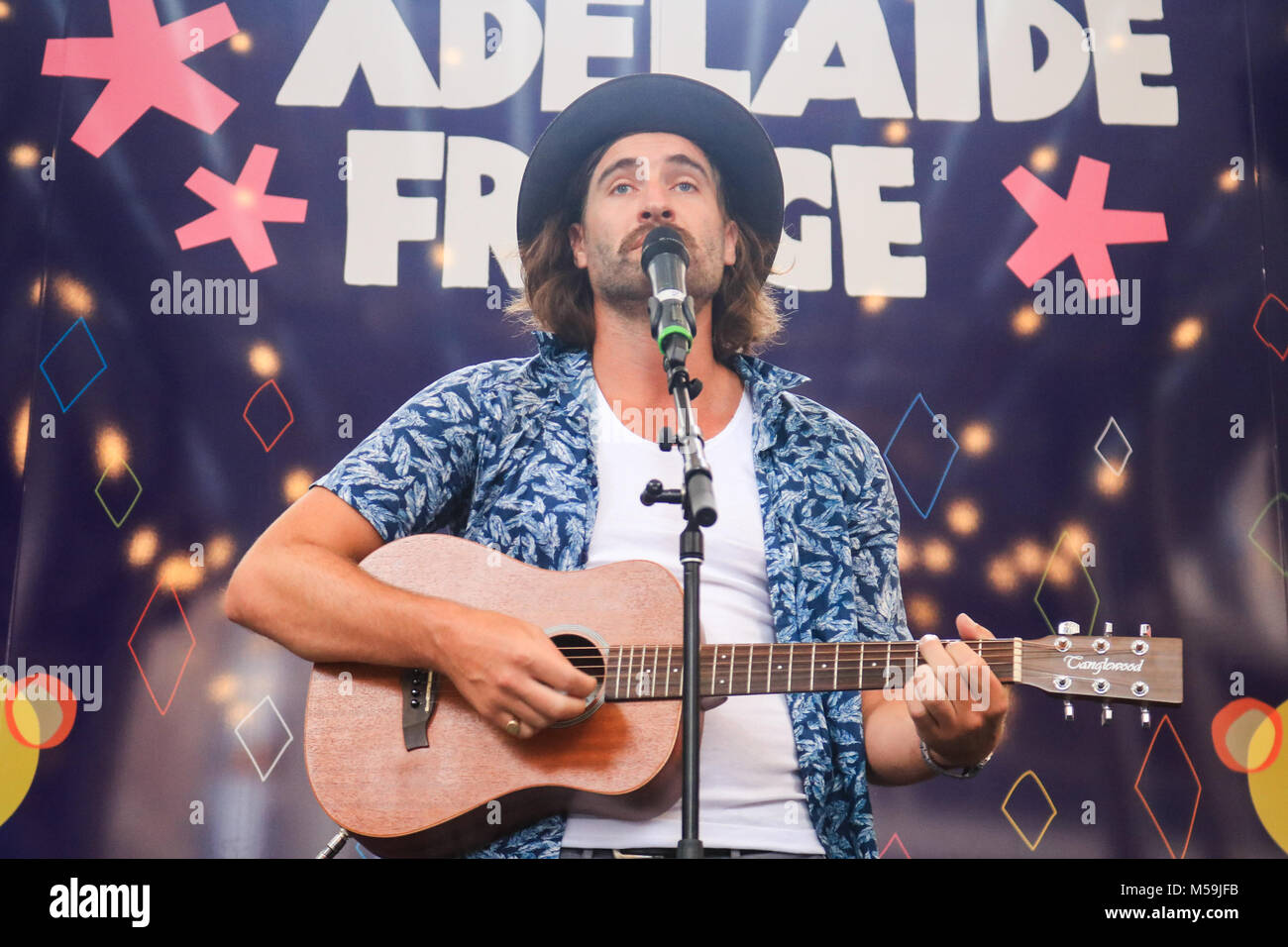 Adelaide Australia. 21st February 2018. Bob Deacon performs a brief sketch "How to Make it in Straya as preview in front of members of the public at Rundle Mall Adelaide. The Adelaide Fringe is the world's second-largest annual arts festival which runs from 16th February to 18 March featuring 5000 artists from around Australia and the world includes contemporary work in art forms including cabaret, comedy, circus and physical theatre, dance, film, theatre, puppetry, music, visual art, magic, digital and interactive and design Credit: amer ghazzal/Alamy Live News Stock Photo