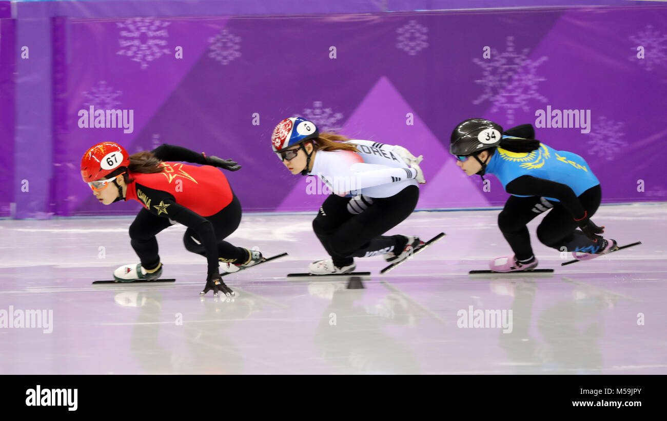 Gangneung, South Korea. 20th Feb, 2018. QU CHUNYU of China leads CHOI MINJEONG of Korea and