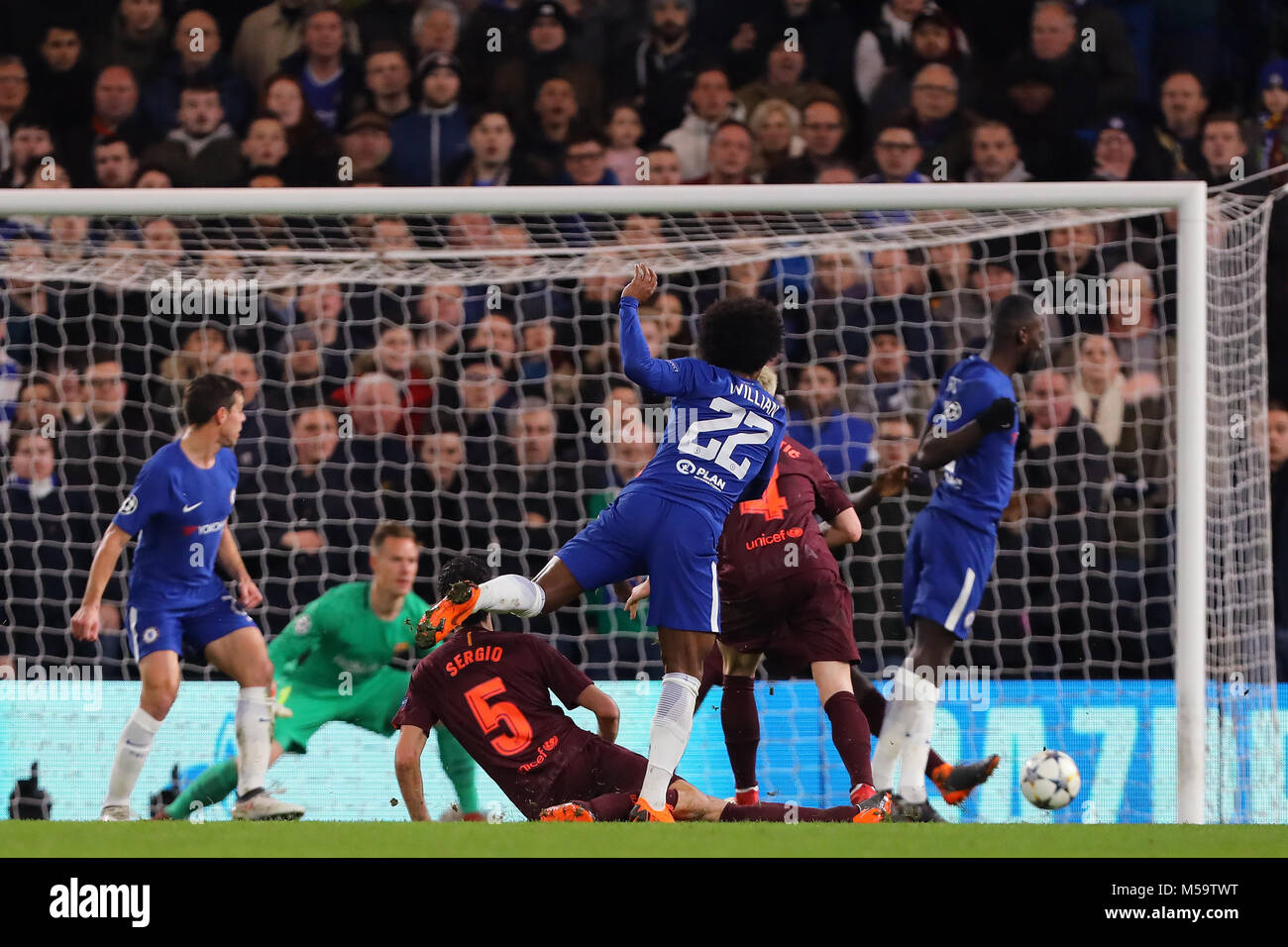 London Uk th February 18 Willian Of Chelsea Scores The Opening Goal Making It 1 0 Chelsea V Barcelona Uefa Champions League Round Of 16 1st Leg Stamford Bridge London th