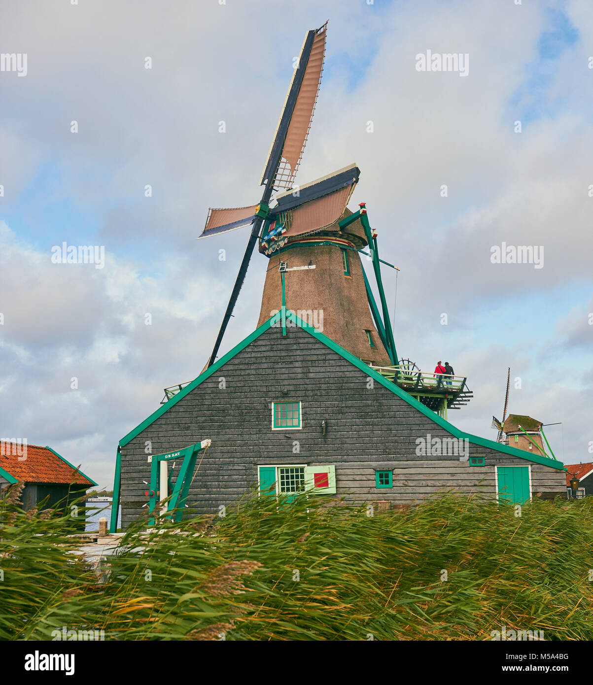 De Kat, a colour mill which harnesses the power of the wind to grind a variety of natural dyes and pigments, Zaanse Schans, North Holland, Netherlands Stock Photo