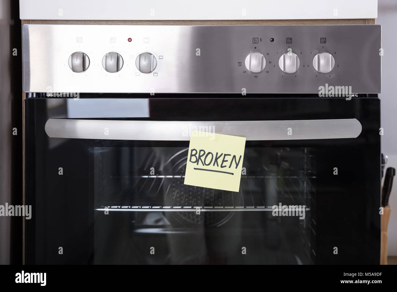 Close-up Of A Oven With Sticky Notes Showing Broken Text Stock Photo