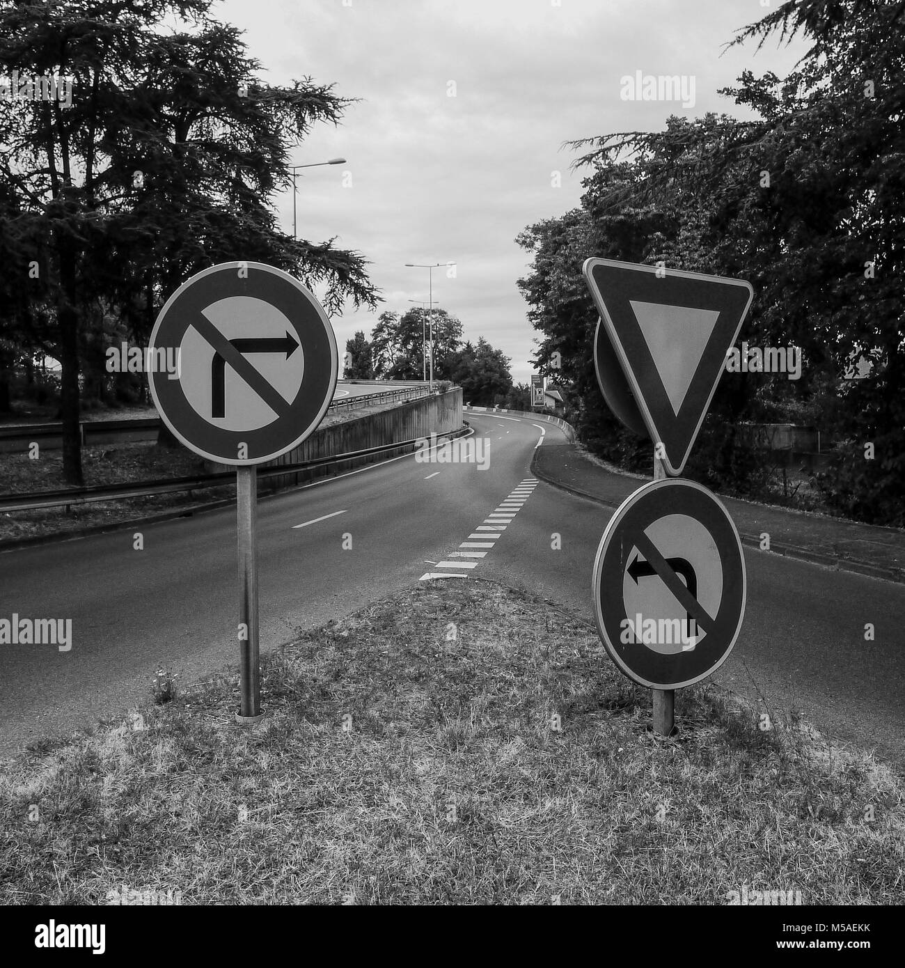 Crossroad Black and White Stock Photos & Images - Alamy