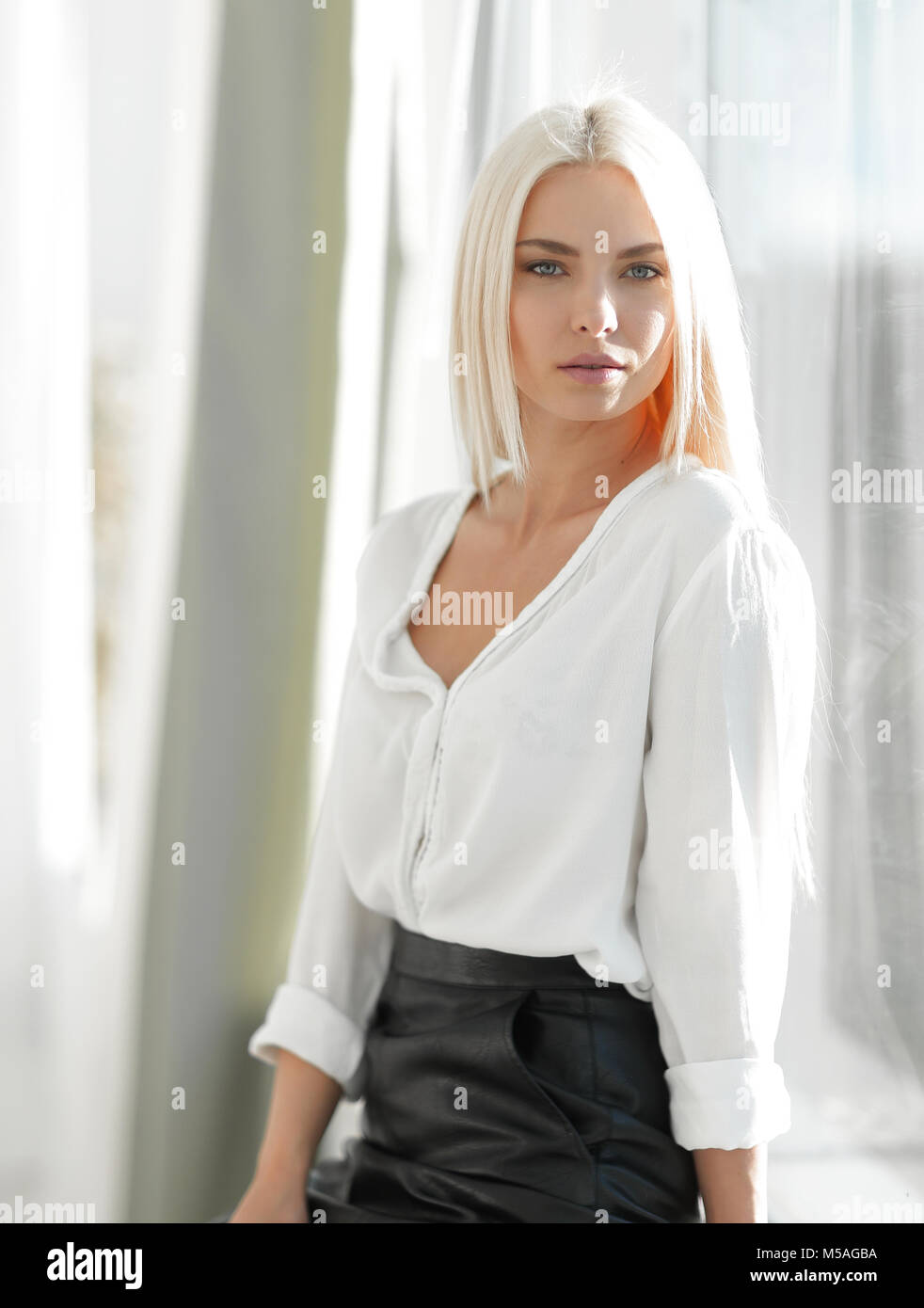 portrait of a modern young business woman Stock Photo - Alamy