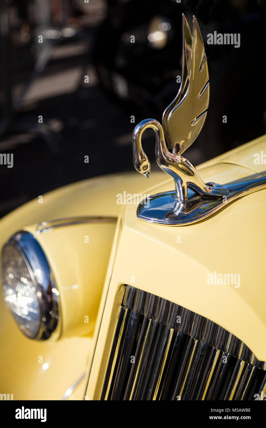 Hood ornament on a 1939 Packard 'Darrin' on display at 'Cars on 5th' autoshow, Naples, Florida, USA Stock Photo