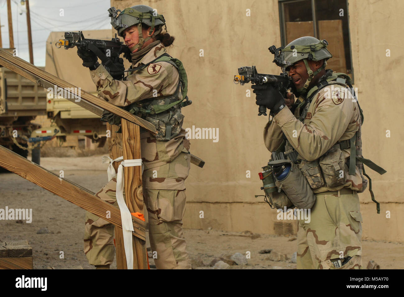 Fort Irwin Calif 11th Armored Cavalry Regiment Troopers Defend Stock Photo Alamy