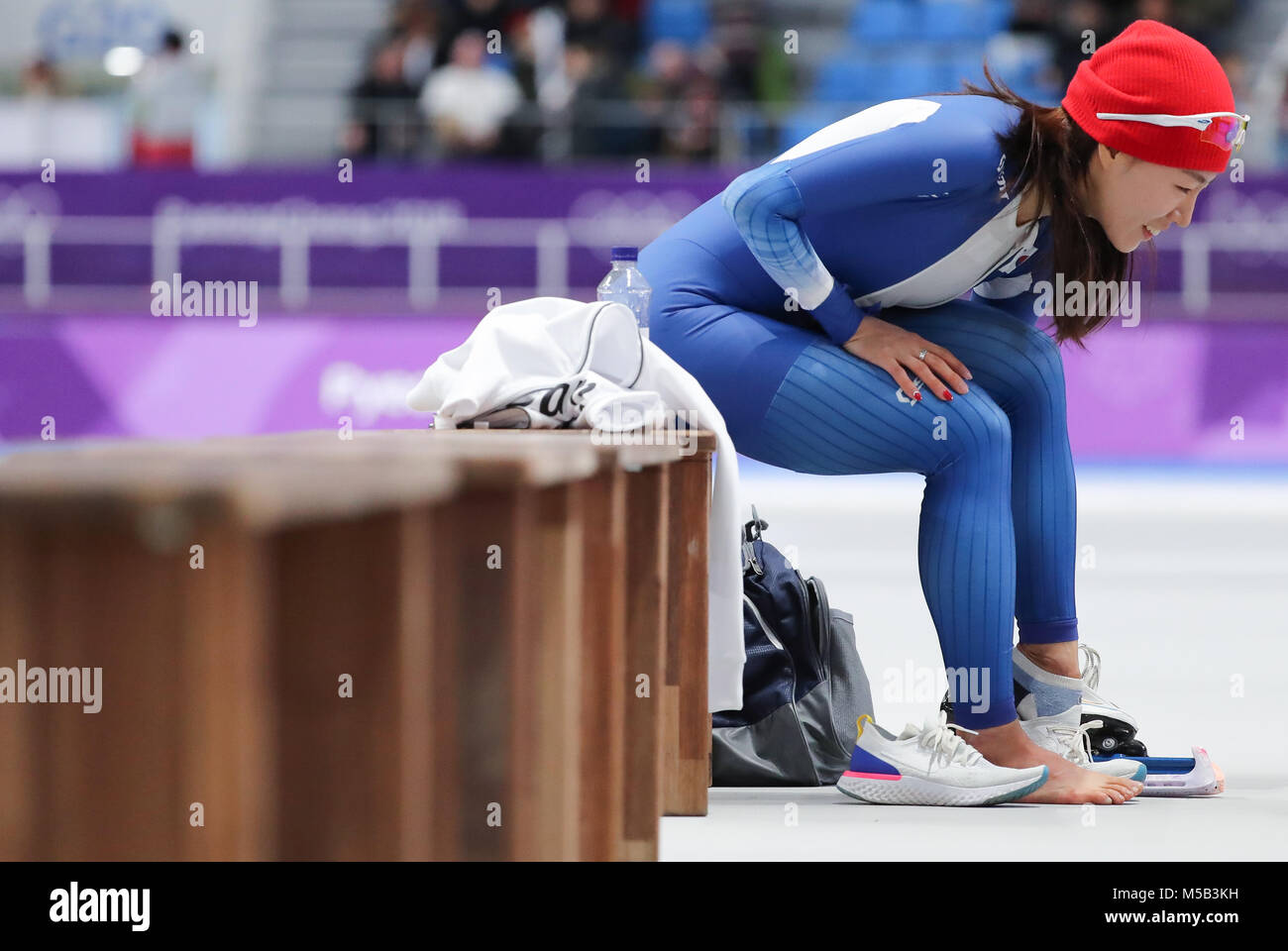 Th Feb S Korean Speed Skater Lee Sang Hwa Lee Sang Hwa Takes Off Her Shoes At The End