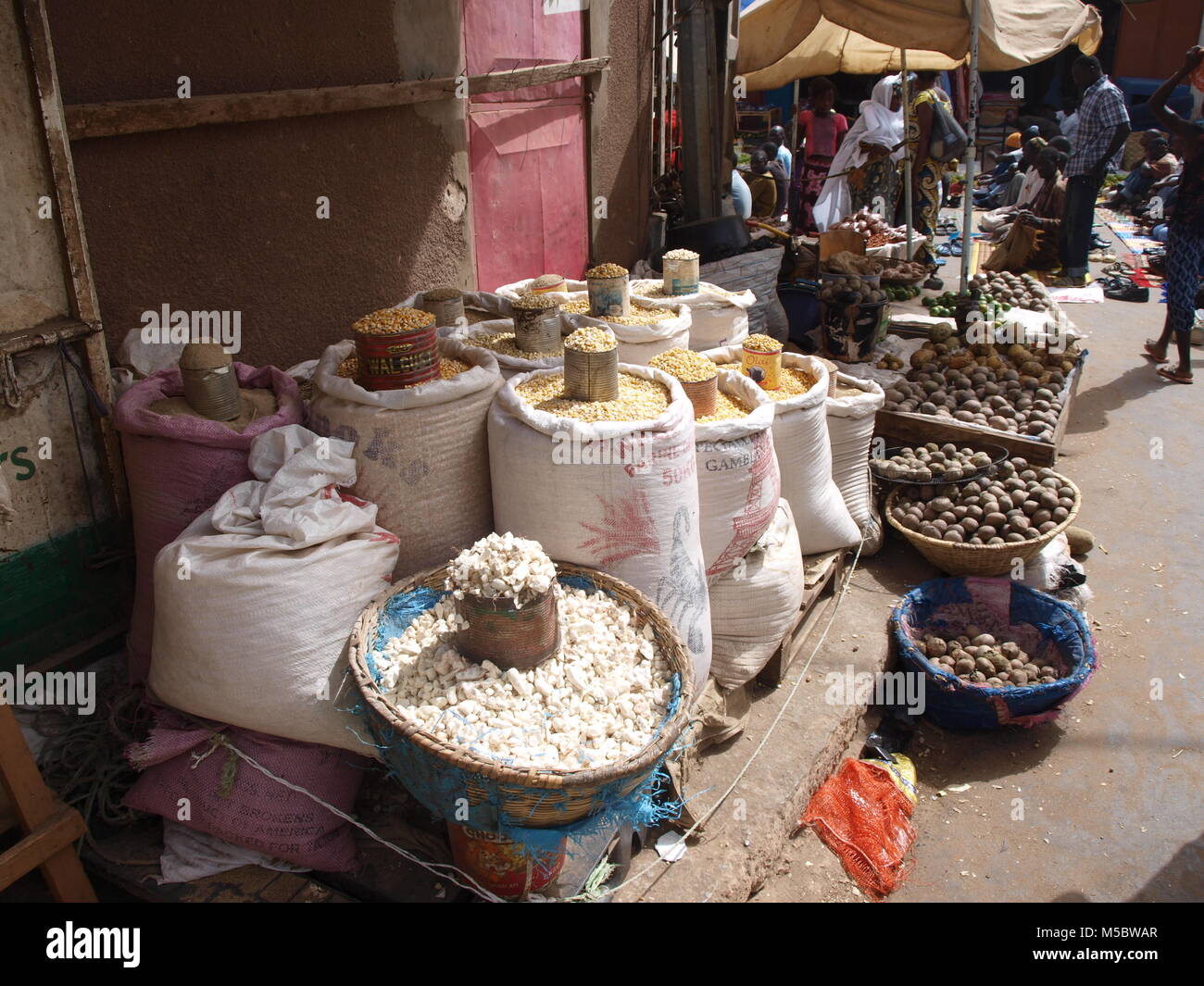 Street market in the Gambia Stock Photo - Alamy