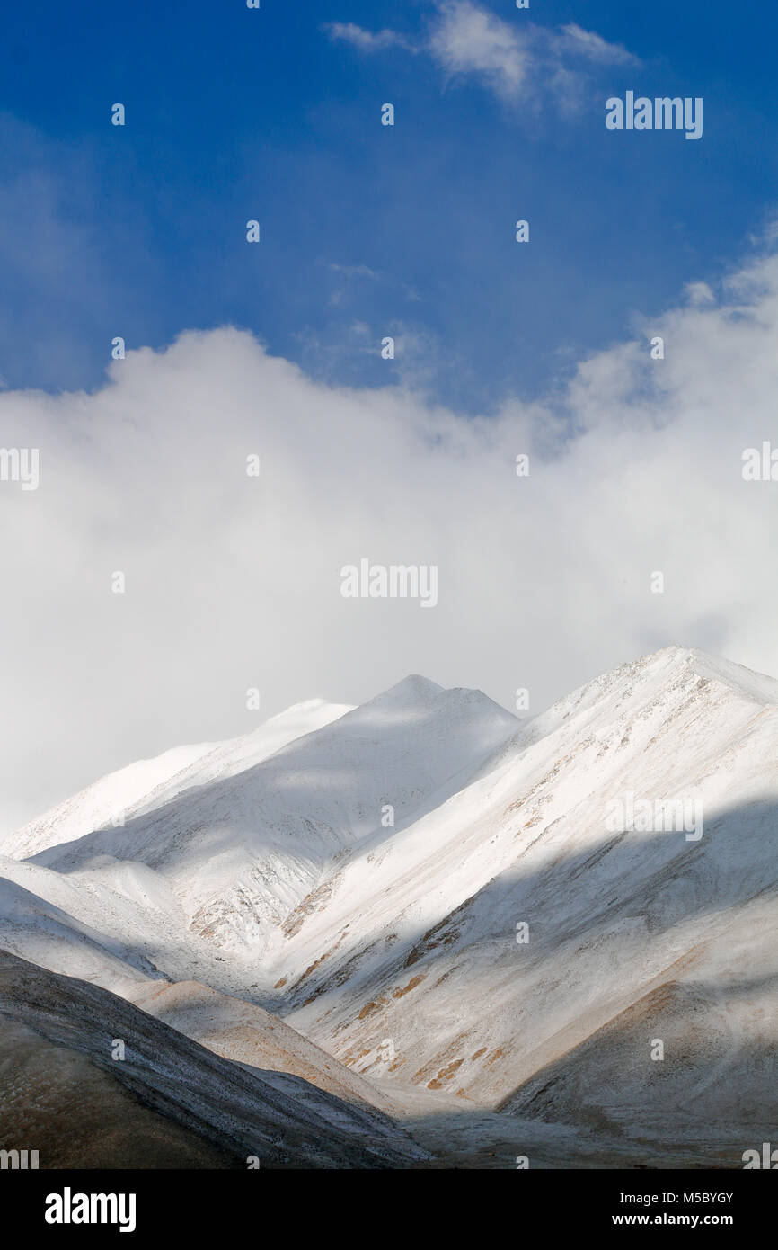 Amazing view of Mountains and Clouds, Leh Ladakh, India Stock Photo
