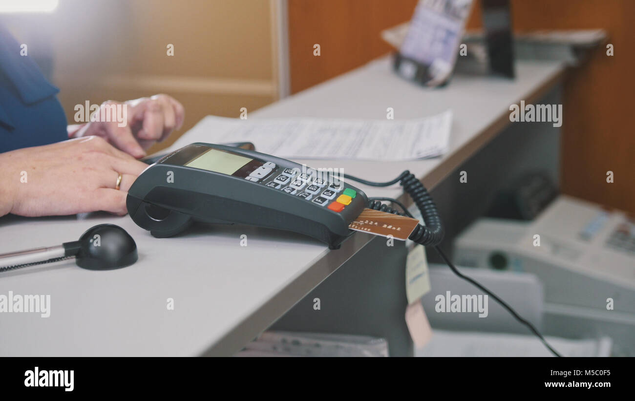 Credit card payment, buy services Stock Photo Alamy
