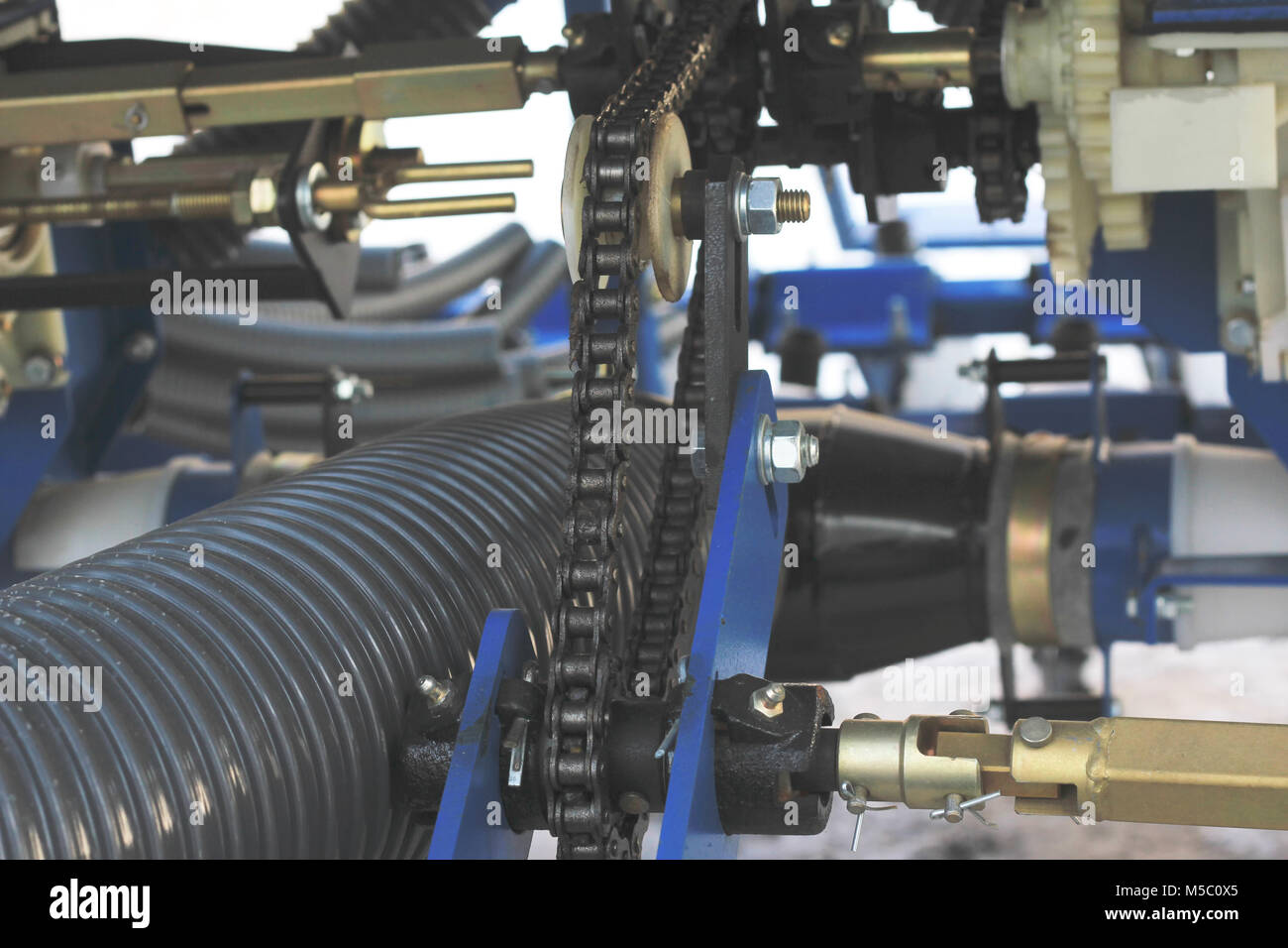 Binding chains hi-res stock photography and images - Alamy